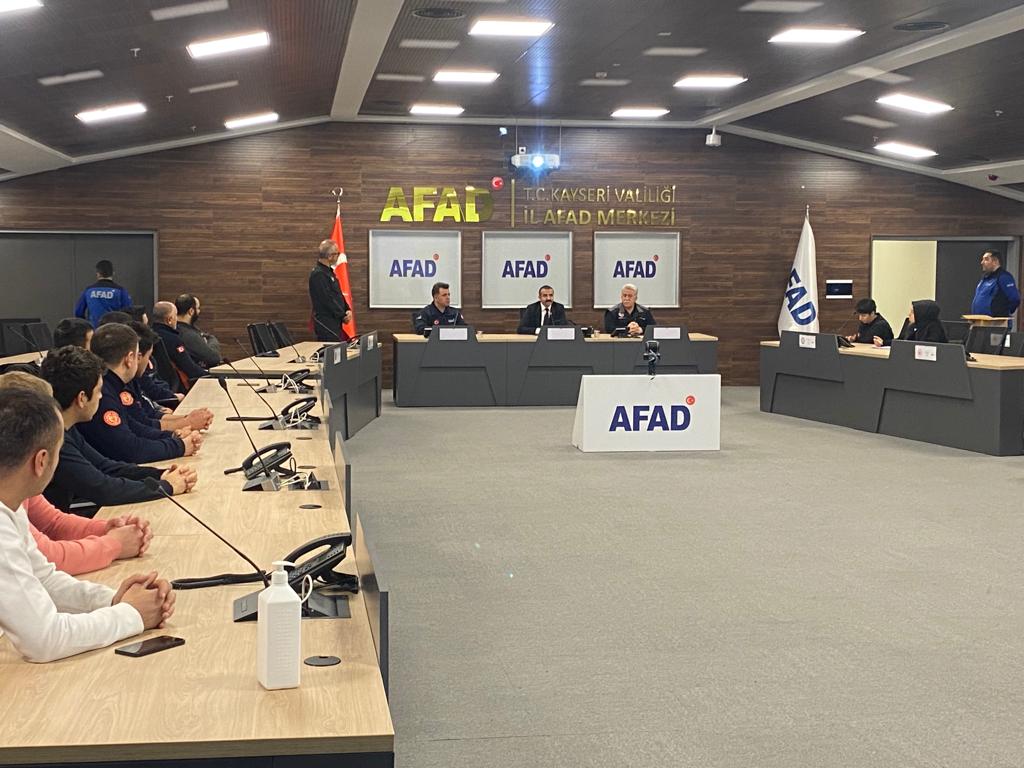 Vali Yardımcısı Ömer TEKEŞ, İl Müdürlüğümüzü ziyaret ederek hak sahipliği çalışmaları ve trafik kazalarıyla ilgili yapılan eğitimlere katıldı.