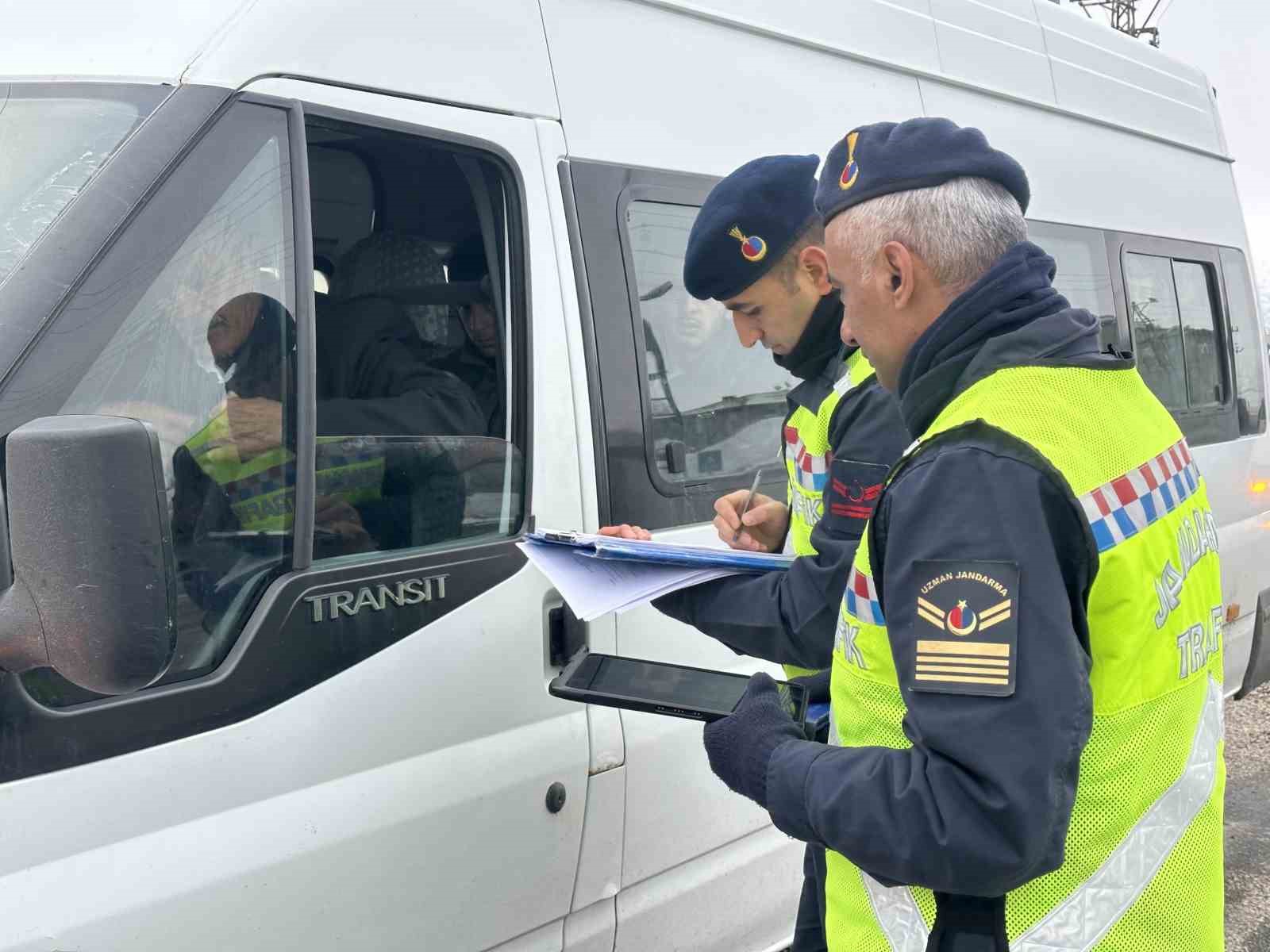 Yüksekova'da Okul Taşımacılığı Yapan Servisler Denetlendi, Cezai İşlem Uygulandı