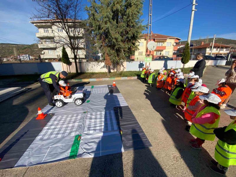 Gölpazarı İsmail Kara Anaokulu'nda Çocuklara Trafik Eğitimi Verildi