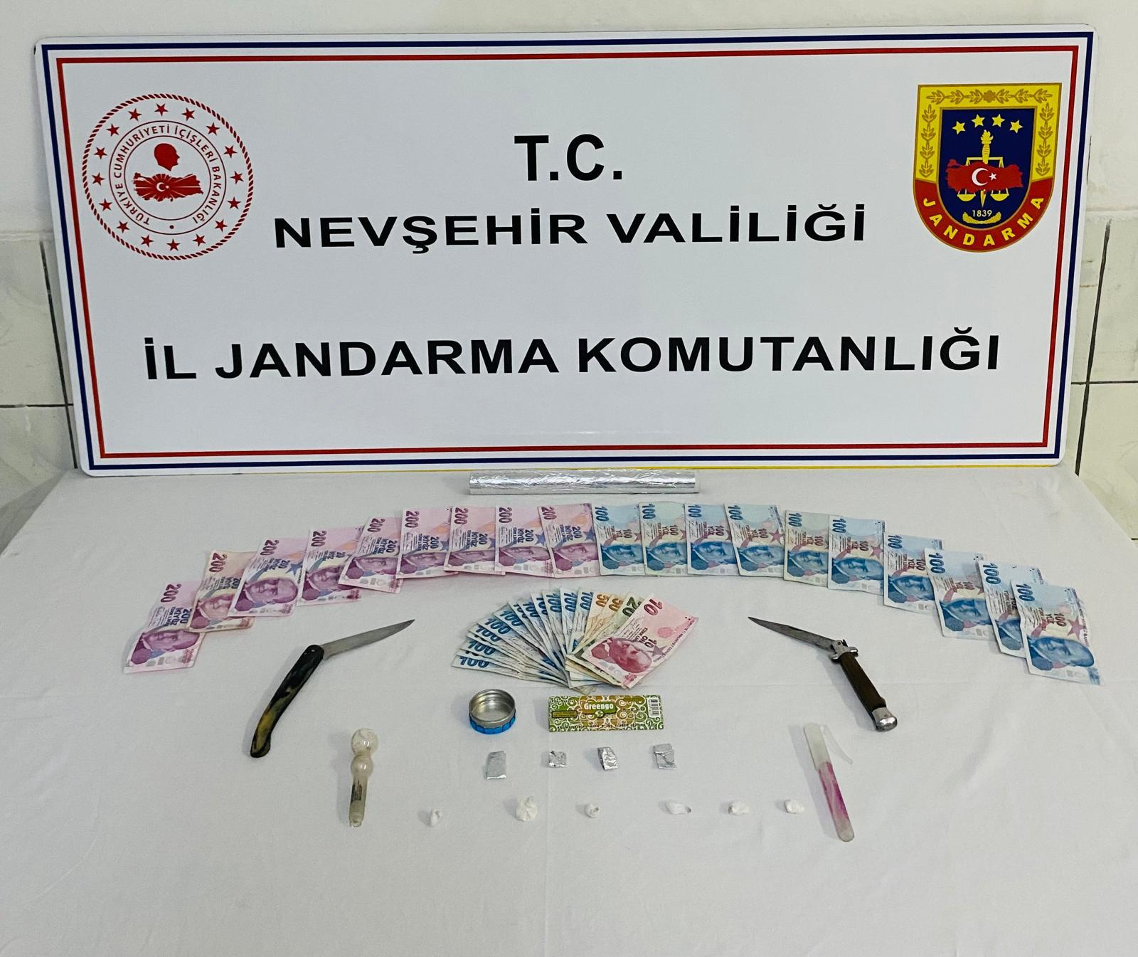 Nevşehir'de yapılan operasyonda uyuşturucu ticareti yapan 3 kişi yakalandı