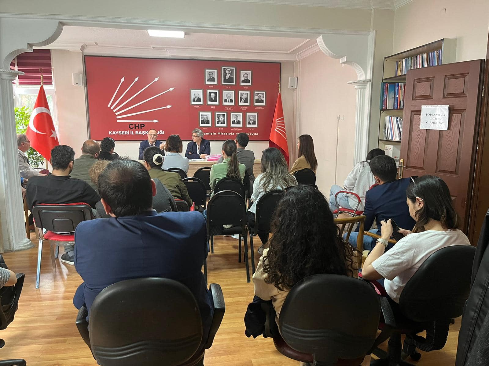 
    CHP Kayseri İl Başkanlığı'ndan Pınarbaşı Seçimlerine Önemli Adım!
  