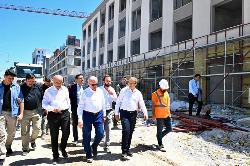 İçişleri Bakan Yardımcısı ve AFAD Başkanı Malatya'da İncelemelerde Bulundu
