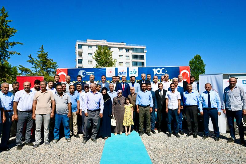 Vali Seddar Yavuz, Çiftçilere Süt Sağım Makinesi ve Süt Soğutma Tankı Dağıttı