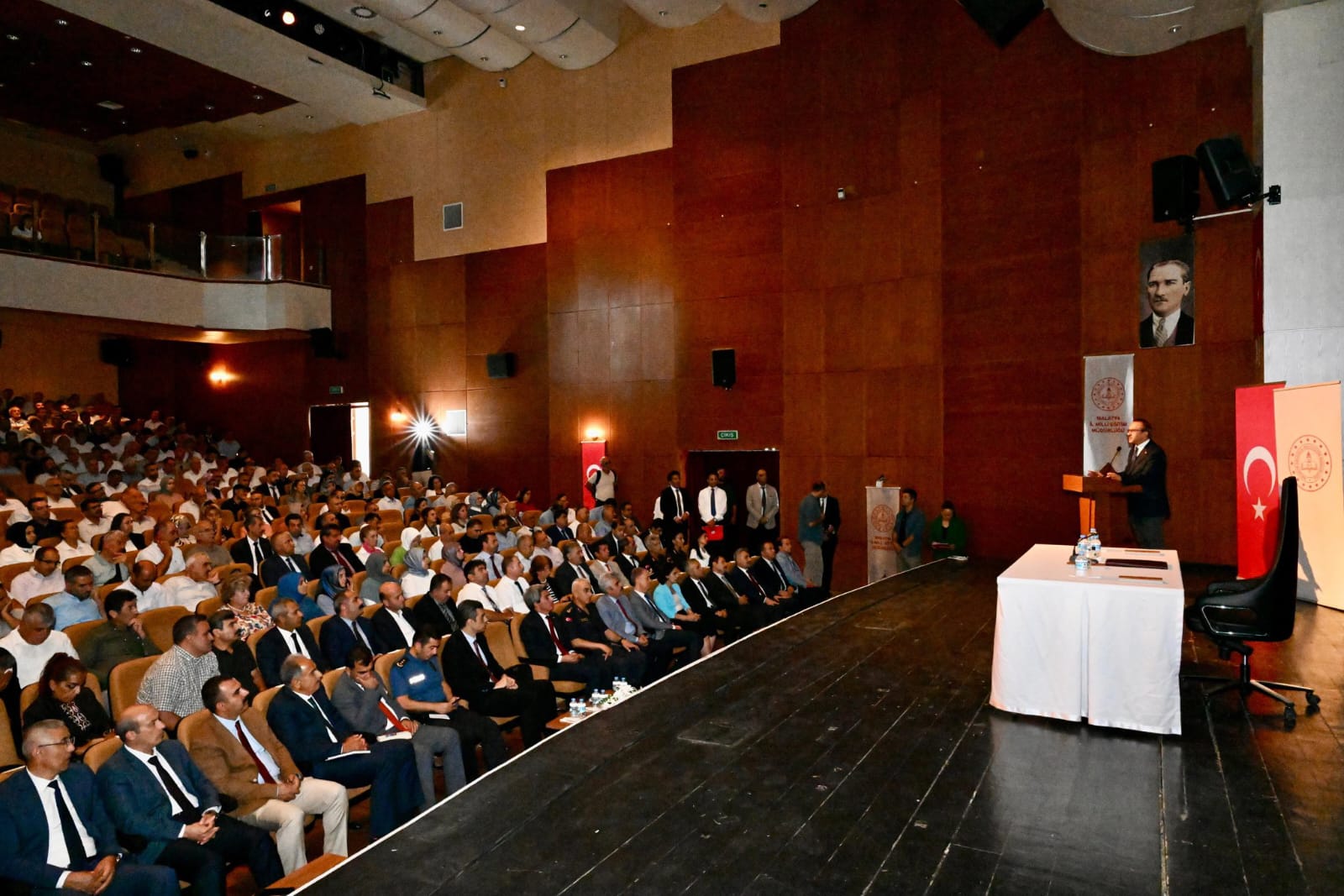 Vali Seddar Yavuz'un Katıldığı Rehber Öğretmenler Toplantısı