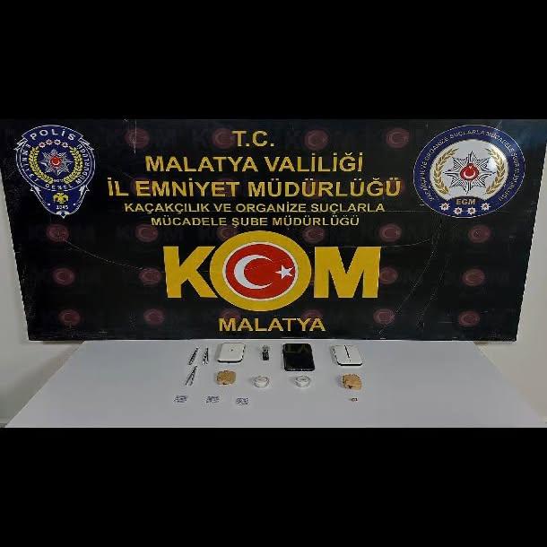 Kaçakçılık ve Organize Suçlarla Mücadele Şube Müdürlüğü, Motorlu Taşıtlar Sürücü Kursu Emniyet Sınavlarında Kopya Düzenekleri Tespit Etti