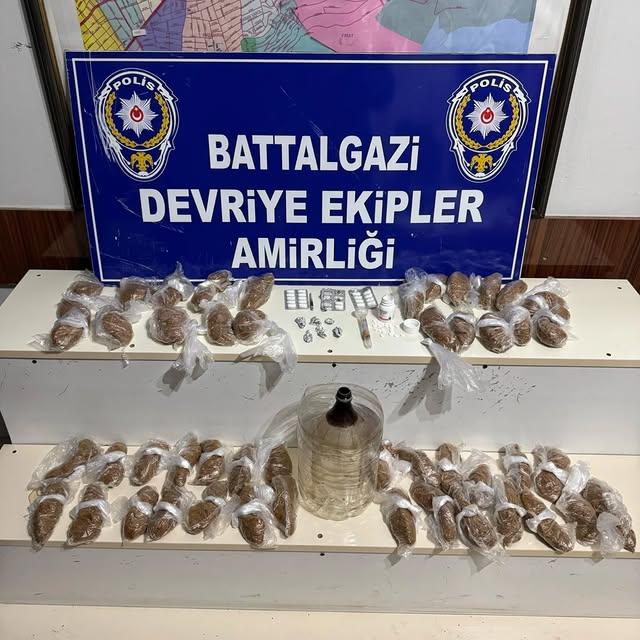Malatya'da Sokağa Satılan İlaçların Ele Geçirildiği Operasyon
