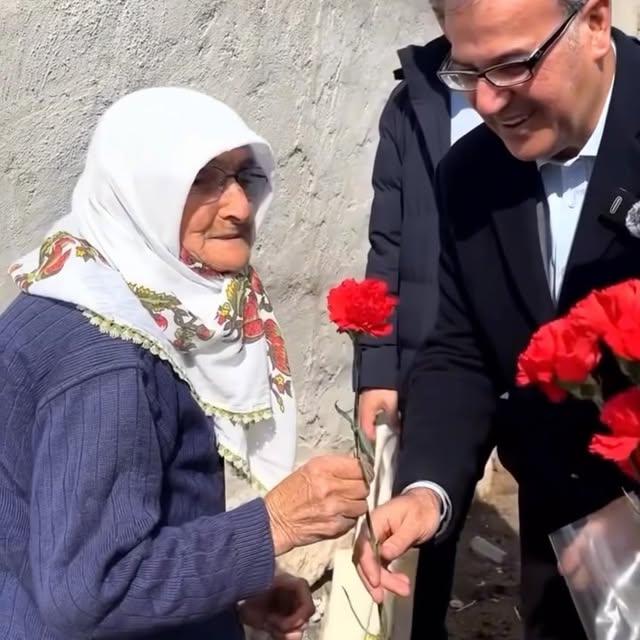Kadınlar: Hayatın Renkleri ve Güç Kaynağı