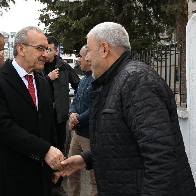 Vali Yavuz, Cuma Namazı Sonrası Vatandaşlarla Buluştu