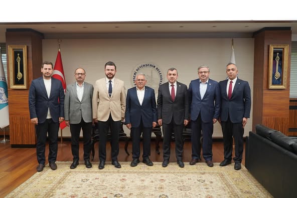 AK Parti Delegeleri, Kayseri Büyükşehir Belediye Başkanı'nı Ziyaret Etti