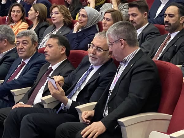 Bakan Işıkhan, Kayseri'de Çalışma Hayatına Yönelik Değerlendirmelerde Bulundu